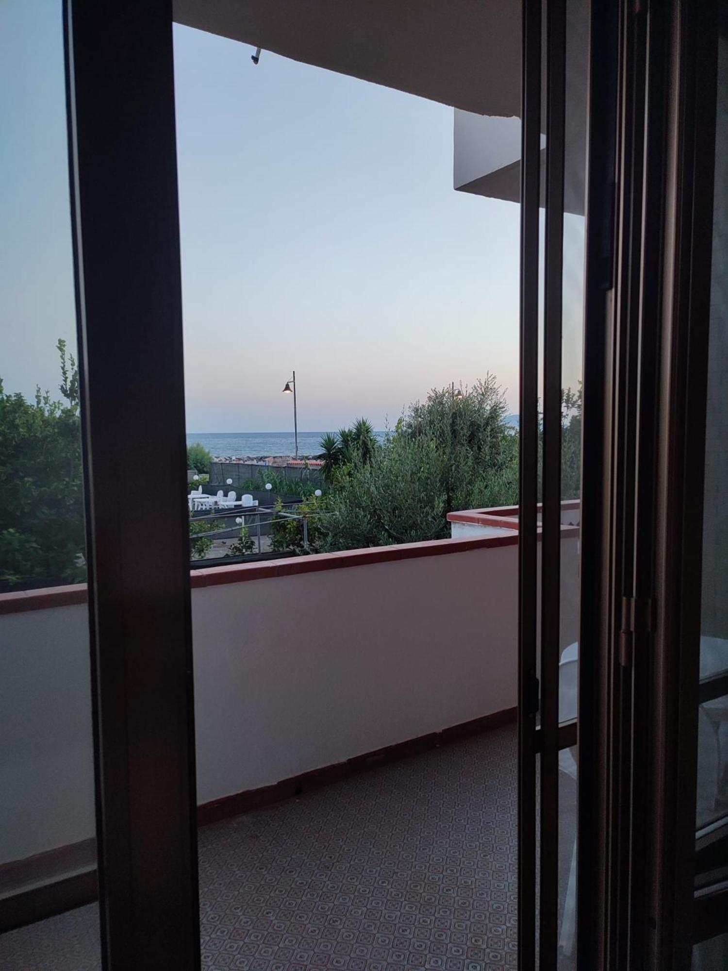 Hotel Profumo Di Mare Formia Exterior foto